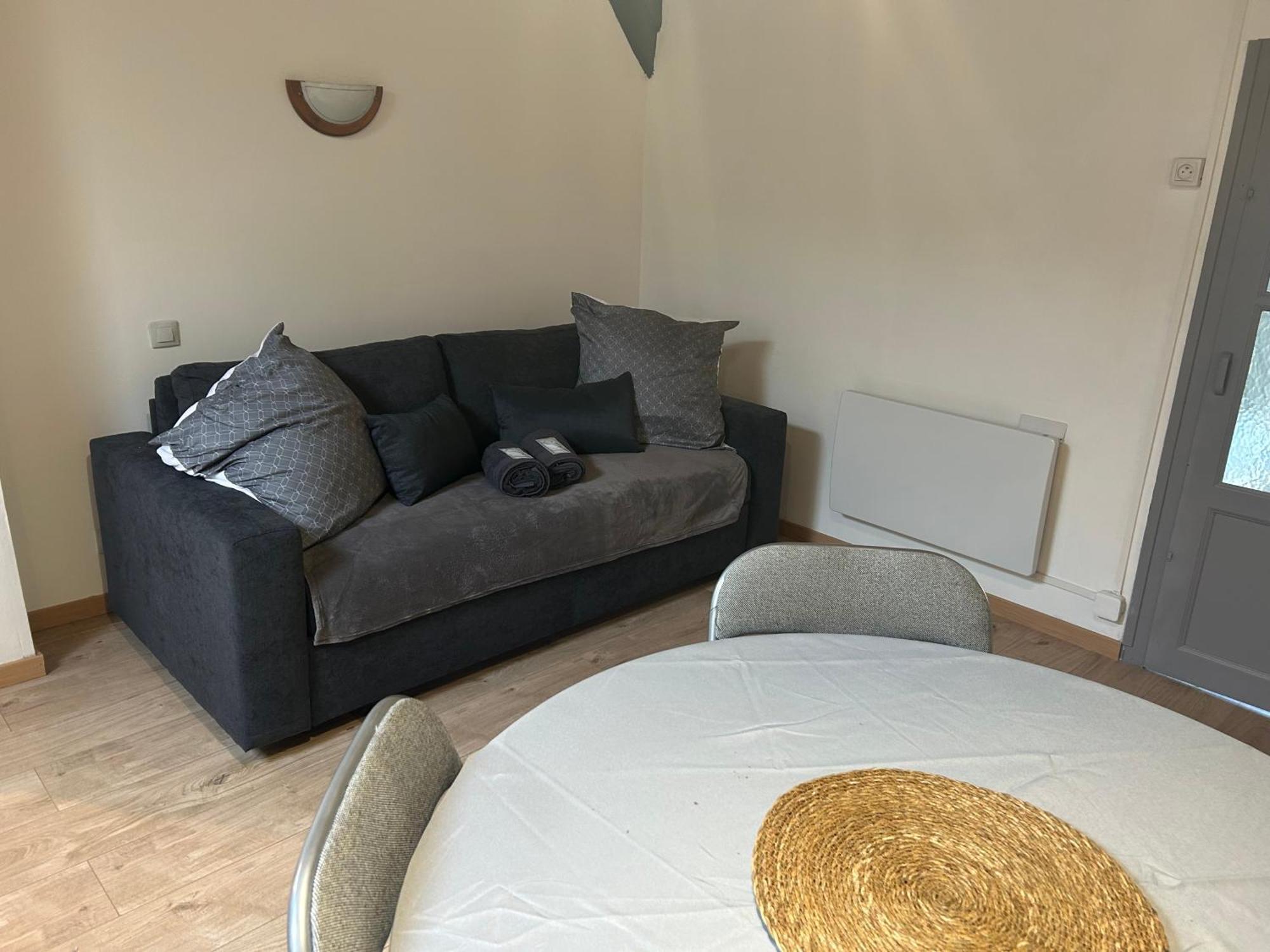 Au Bouquet Troyen - Wifi - Calme Et Tranquillite Troyes Exterior foto