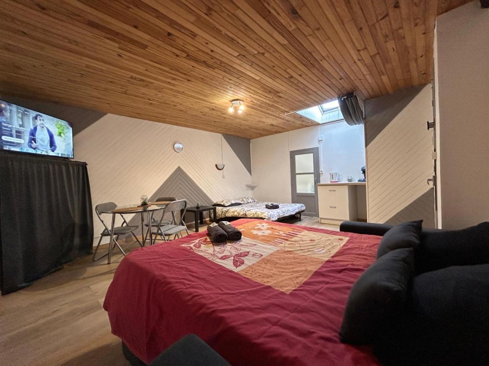 Au Bouquet Troyen - Wifi - Calme Et Tranquillite Troyes Exterior foto